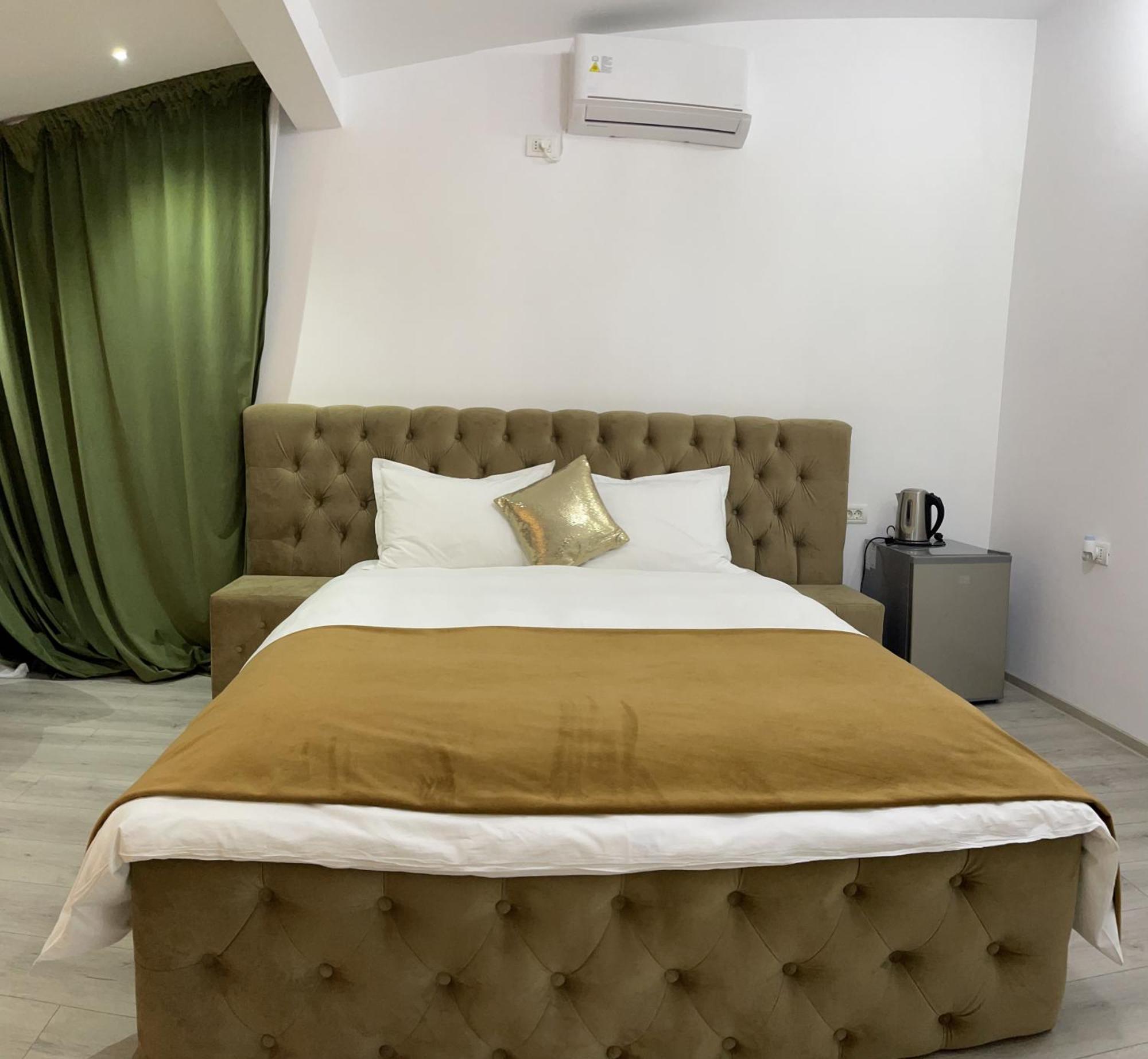 Zoe Bucharestairport&therme&parking בית הארחה *