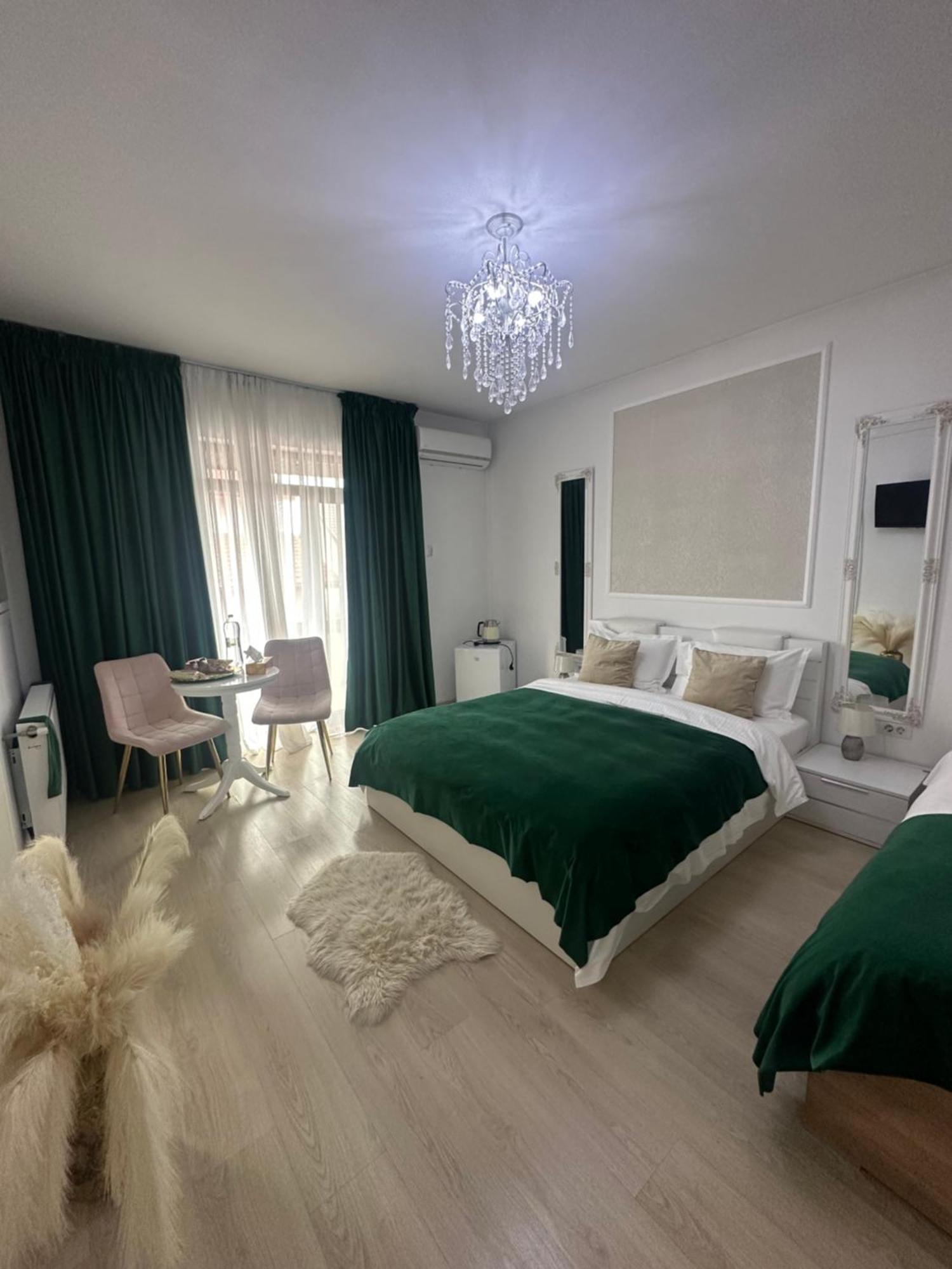 Zoe Bucharestairport&therme&parking *